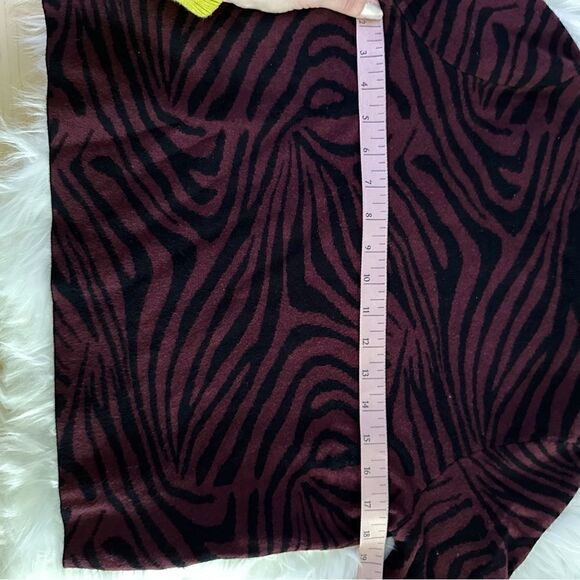 ɢᴜᴄ ᴛᴇᴅ ʙᴀᴋᴇʀ ᴛɪɢᴇʀ ꜱᴛʀɪᴘᴇꜱ ʟᴏɴɢ ꜱʟᴇᴇᴠᴇ ᴘᴜʟʟᴏᴠᴇʀ ᴄᴀʀᴅɪɢᴀɴ ᴄʀᴏᴘ ꜱᴡᴇᴀᴛᴇʀ - Picture 6 of 13